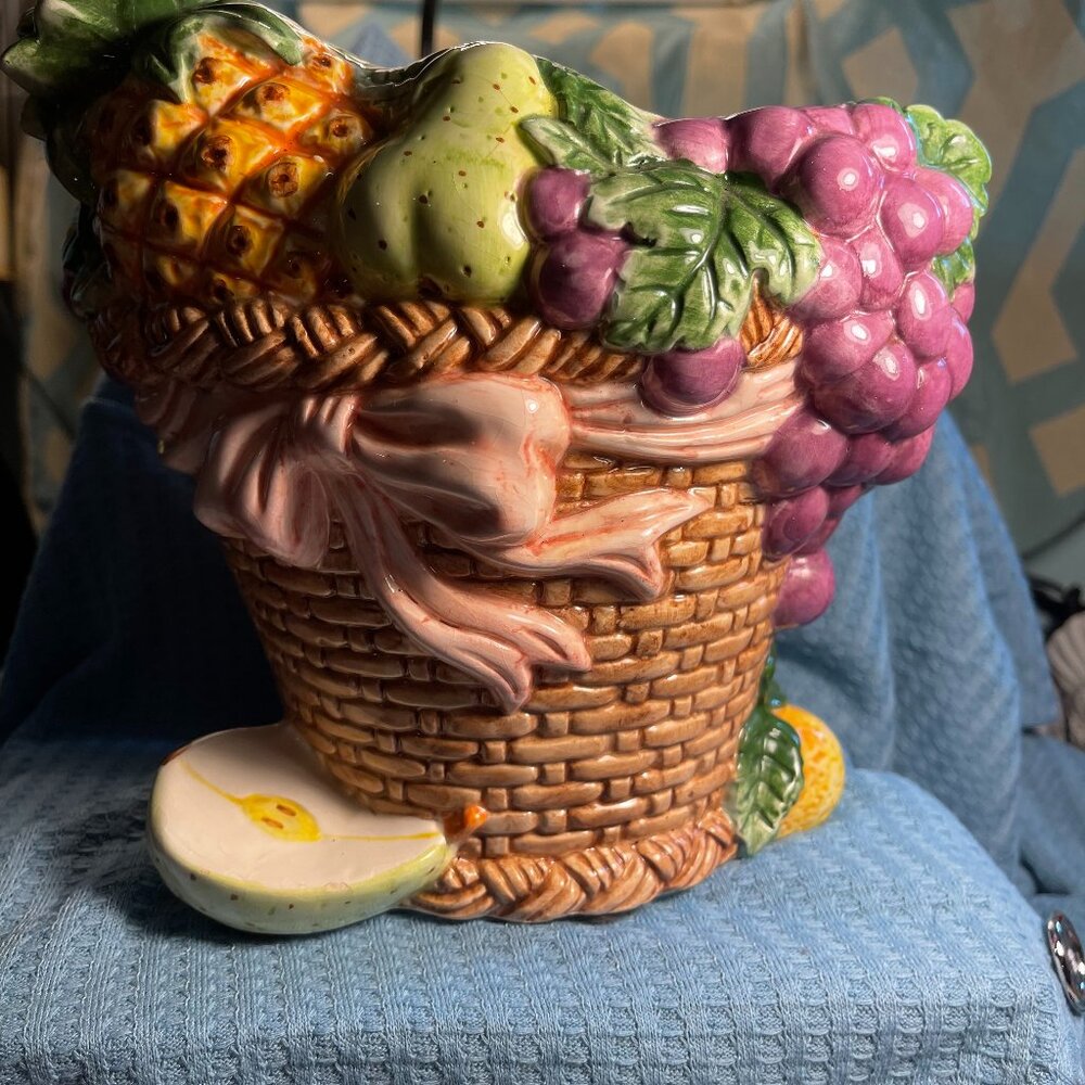 HERITAGE MINT LTD COLLECTIBLE CERAMIC FRUIT ARRANGMENT